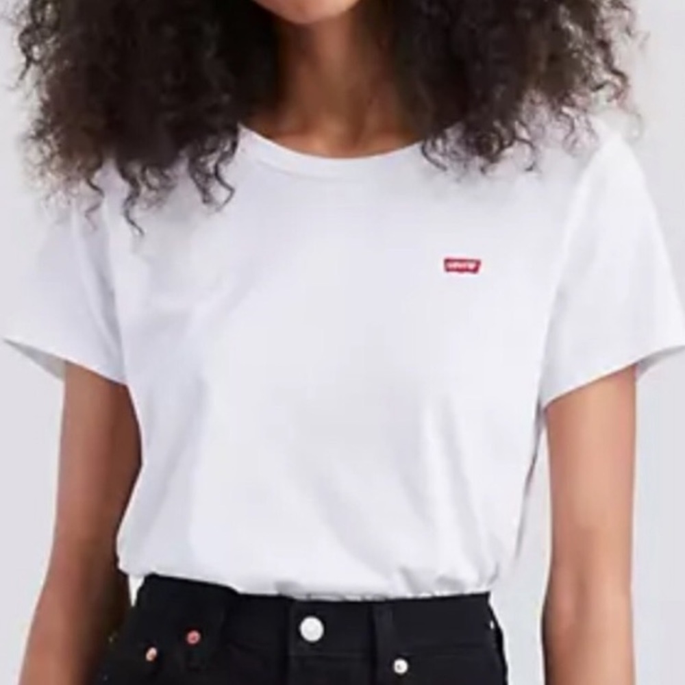 Levi’s Surf Tee with Iconic Red Logo Short Sleeve